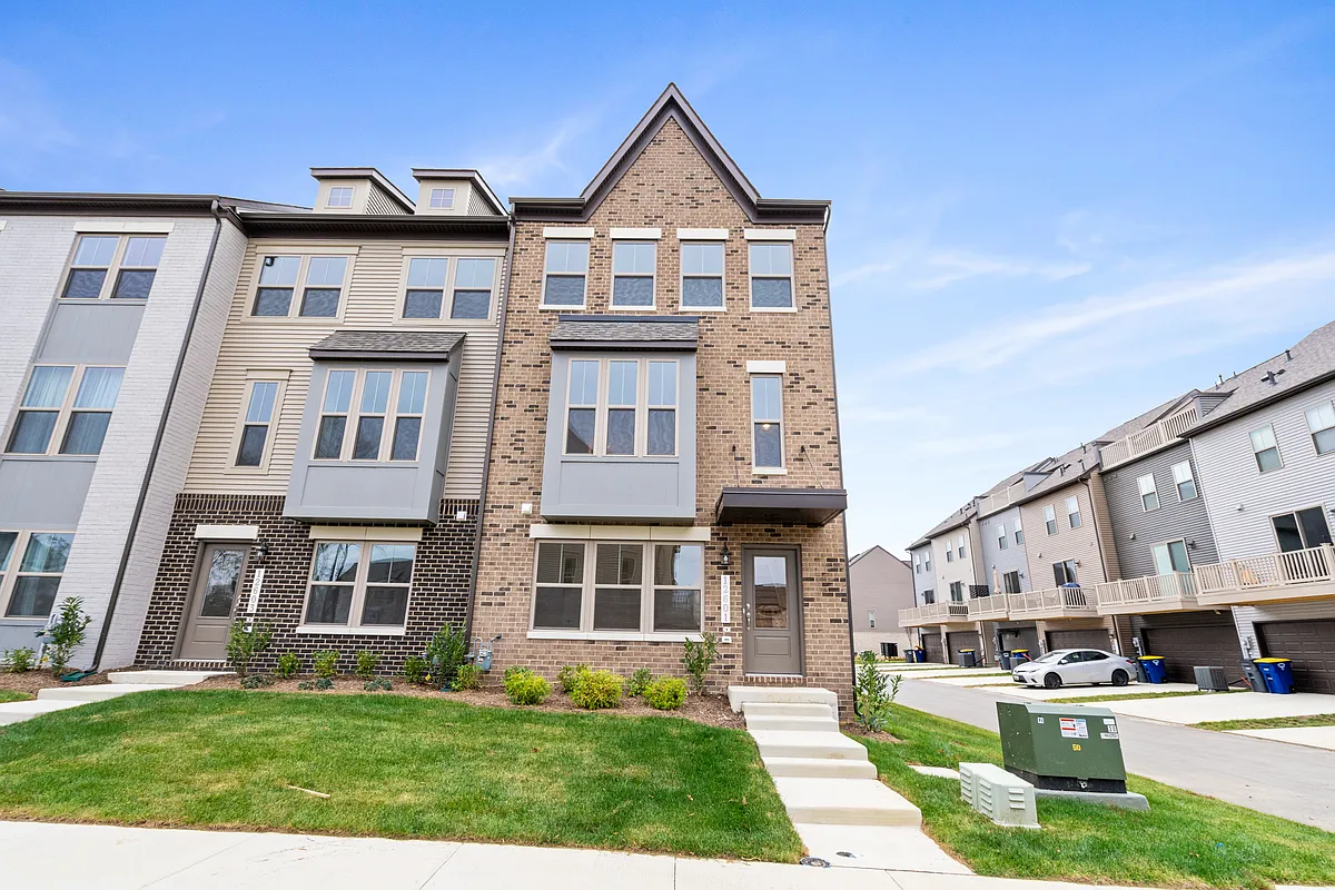 Building Photo - 12601 Park Edge Dr
