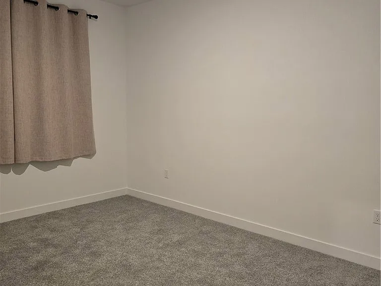 1887 Vincent Dr — Photo 7