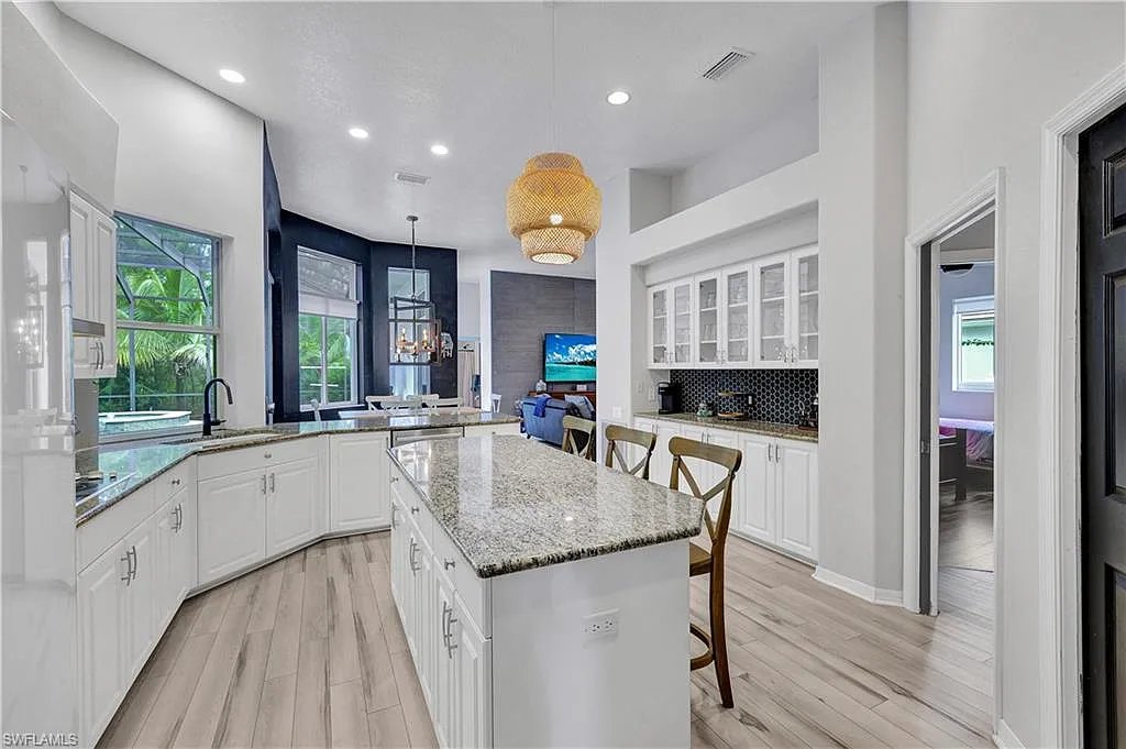 4 bed, 3.5 bath, 3383 sqft, $13,000 — Photo 4