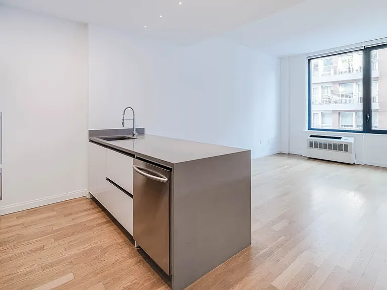 239 N 9th St #E201 — Photo 16