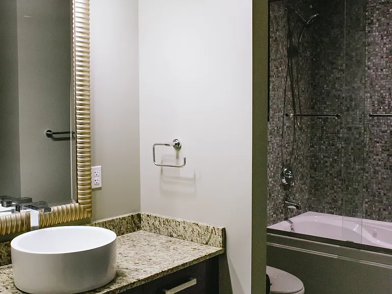 2nd Bath with tub