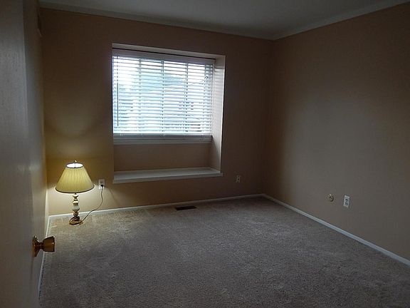 3rd image of 15678 Dupage Blvd #15