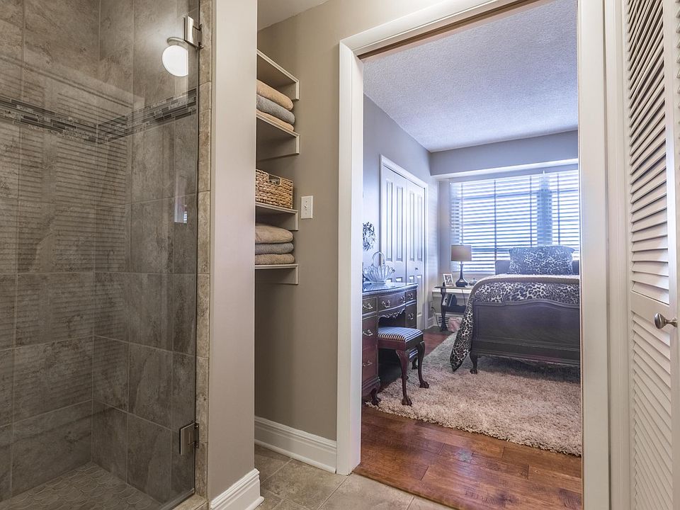 1st image of 333 W Meyer Blvd APT 610