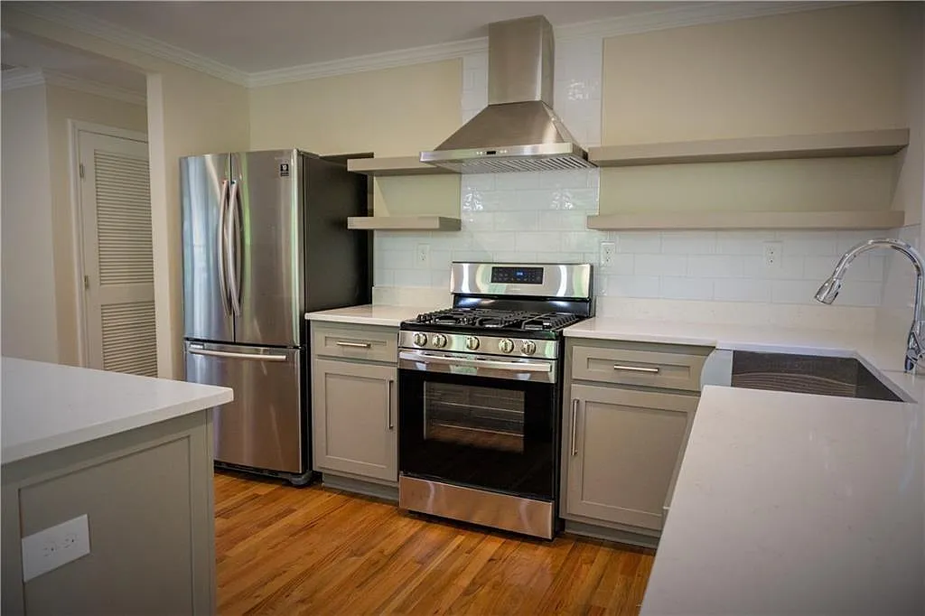 3 bed, 2.0 bath, 1185 sqft, $3,400 — Photo 4