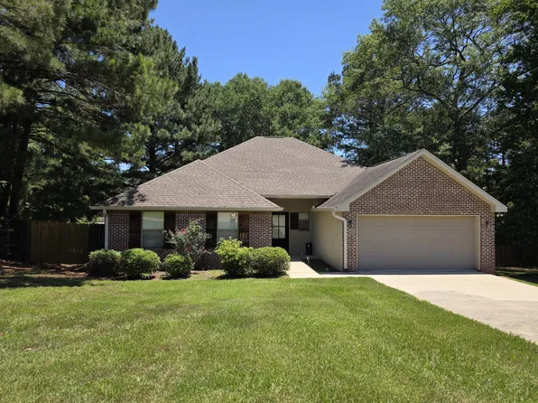 13 S Bridle Bnd, Hattiesburg, MS 39402