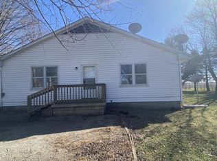 207 SW A St, La Place, IL 61936