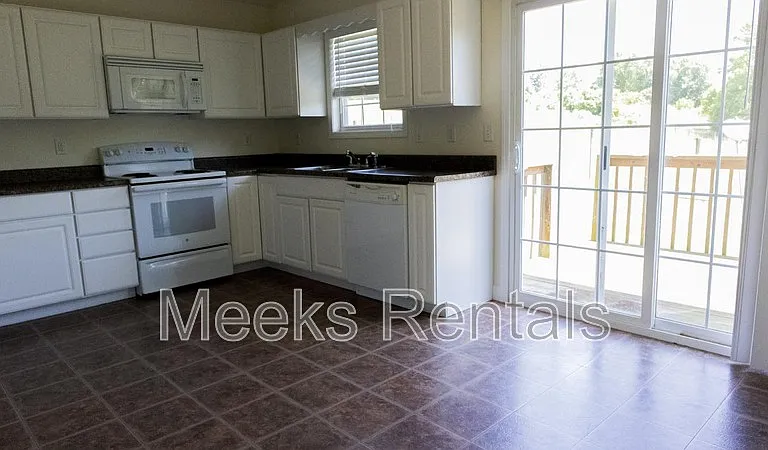 Ariel Pointe Townhomes — Photo 10