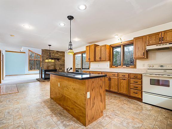4th image of 311 Canaan Rd