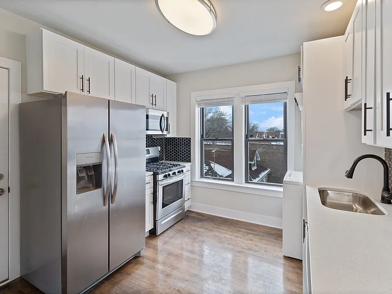 2522-24 W. Superior St. — Photo 1