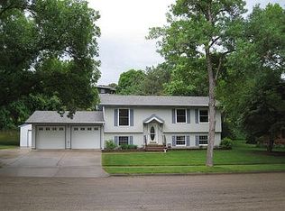 119 River Rd, Pierre, SD 57501
