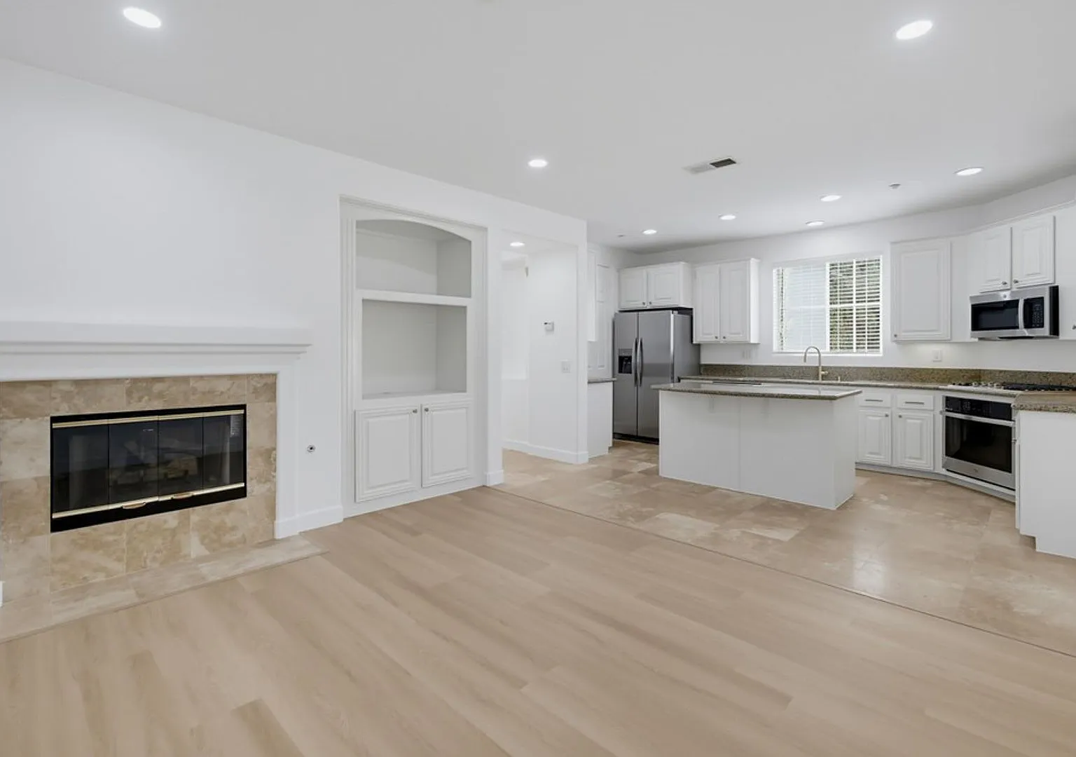 Newly Remodeled 4 Bedroom Townhome In Torrey Highlands - End Unit — Photo 1