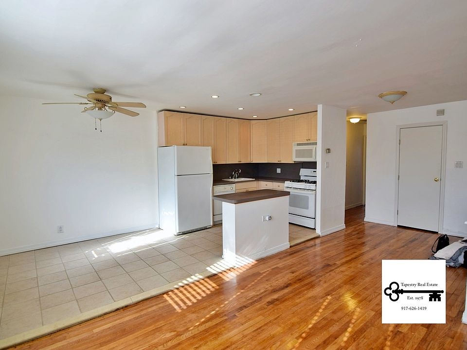 1st image of 19527 37th Ave #2