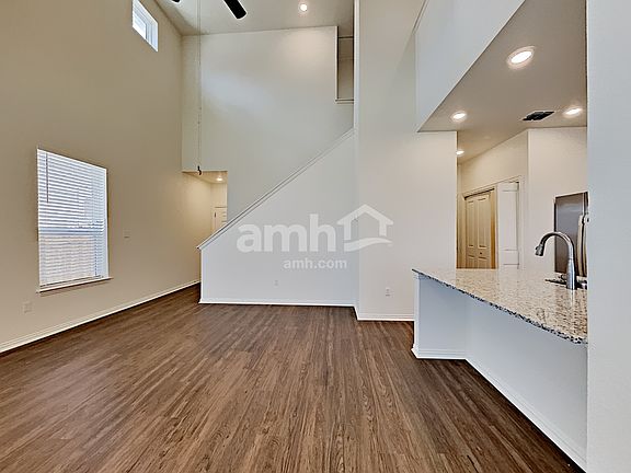 5th image of 2729 Meadowood Hts
