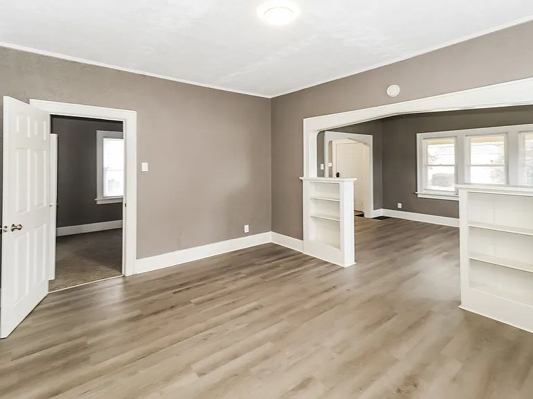 1424347_018_living_room_12891418.jpg