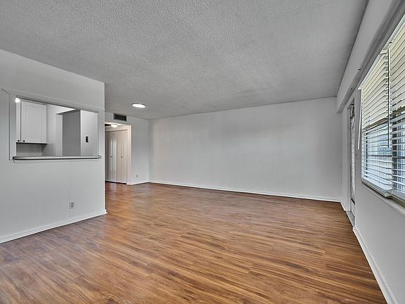 5th image of 325 Mansfield Drive #325 H