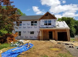 490 Hardman Ln, Warminster, PA 18974