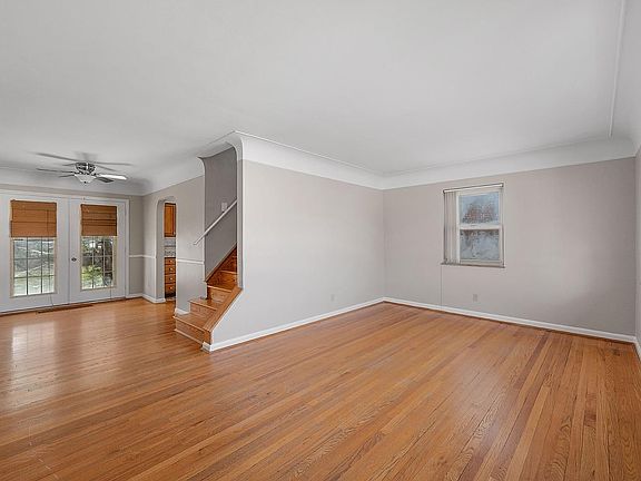 3rd image of 184 Ireland Ave