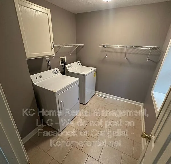 1110 W 41st Ter #1W — Photo 13