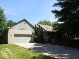 6093 Rosewood Pkwy, White Lake, MI