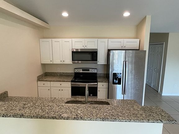 3rd image of 517 SE 5th Pl