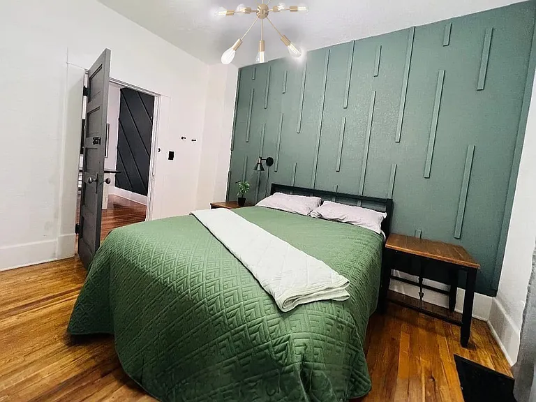 233 S Vine St — Photo 9