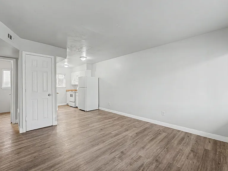 Evanston Apartments — Photo 32