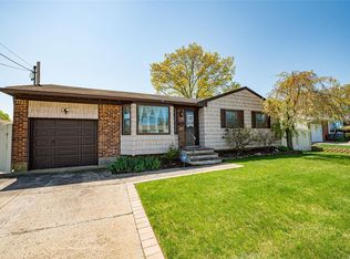 34 Ponder Ln, Deer Park, NY 11729