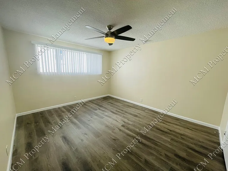 6051 Romaine St — Photo 11