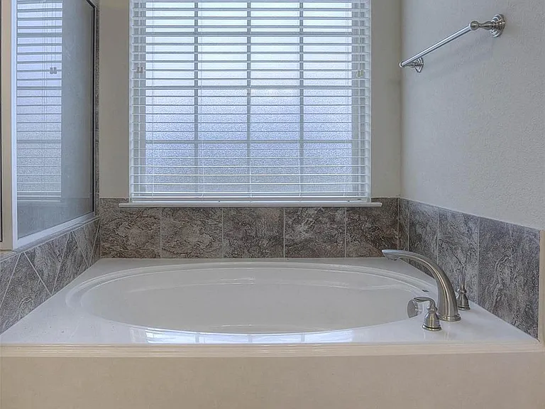 3720 Daisy Ln — Photo 16