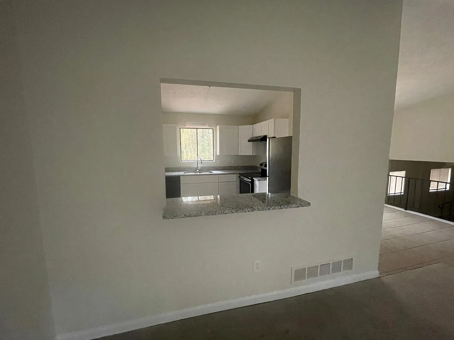 4 bed, 2328 sqft, $2,300 — Photo 2