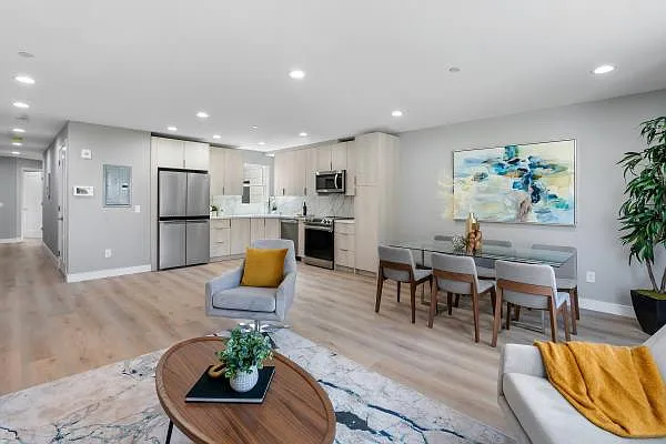 1345 Taraval St — Photo 4