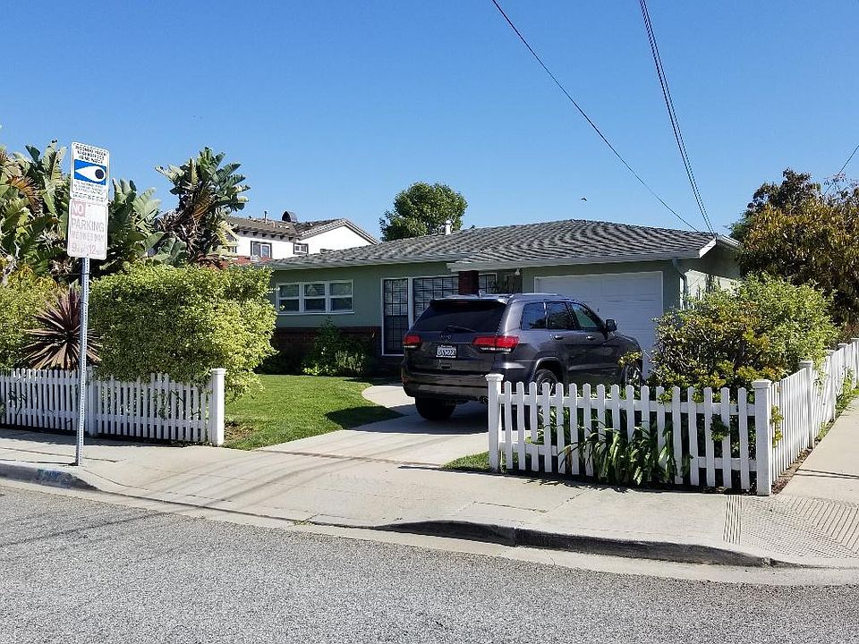 Front Yard, Single Car Garage & Drive Way Parking