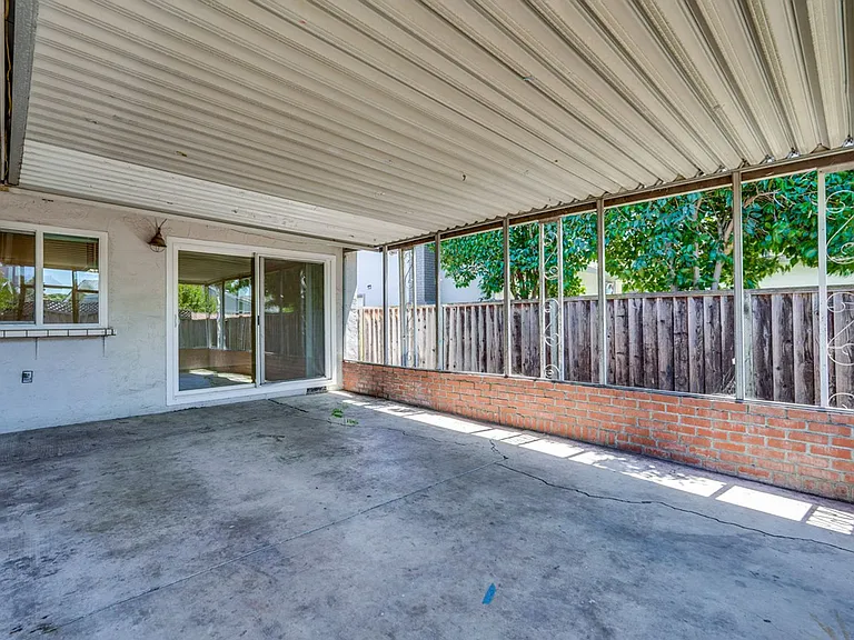 6063 Pineland Ave — Photo 43