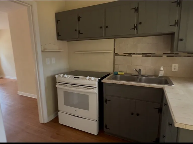 60 Wolverine Ave — Photo 5