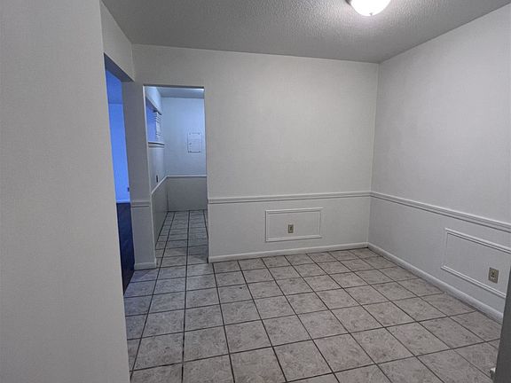 5th image of 707 E Mount Hope Ave