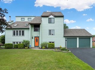 7722 Majestic Dr, Liverpool, NY 13090