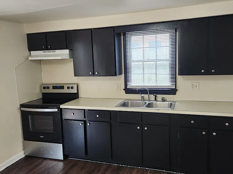143 Howard Ave — Photo 18