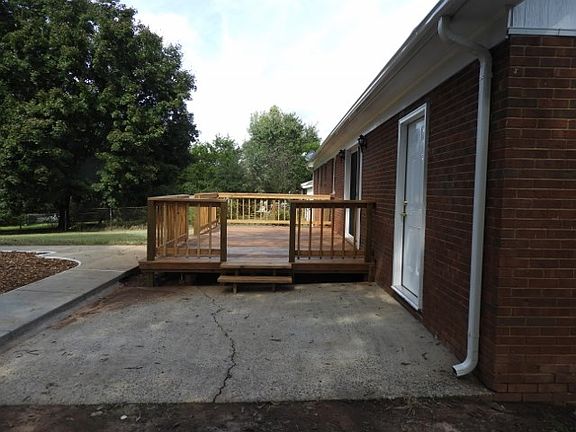 4th image of 5110 Westgate Dr