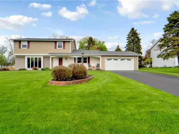 21 Rolling Meadows Way, Penfield, NY 14526
