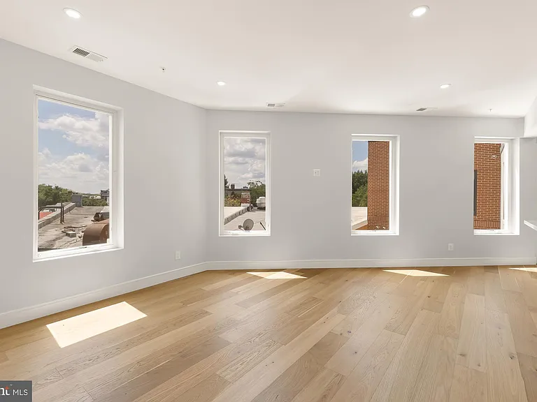 3215 Mount Pleasant St NW #201 — Photo 10