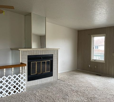 4th image of 1035 E Seneca Ave