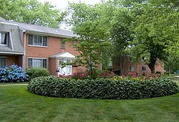 1 Garden Pl — Photo 3