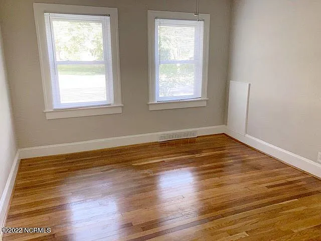2301 E 4th St — Photo 14