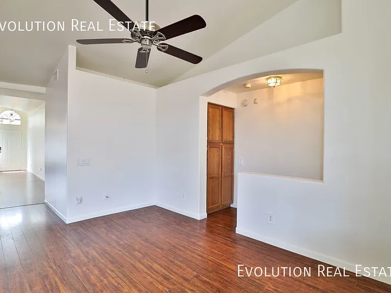 3226 E Sequoia Dr — Photo 8