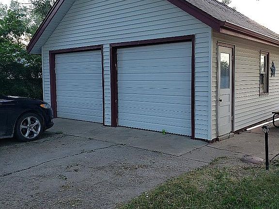 2 Car garage 