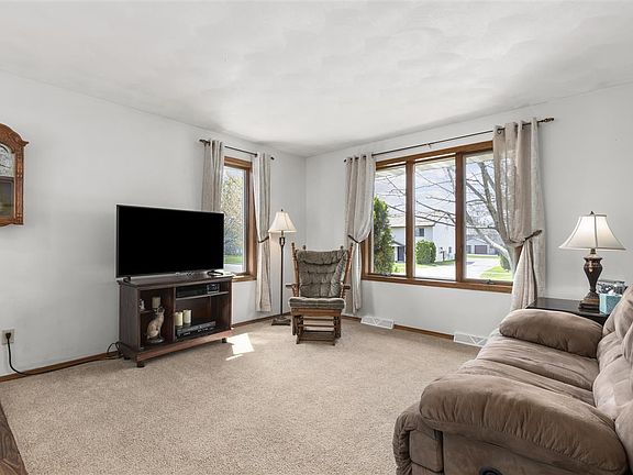 Another view of living Rm