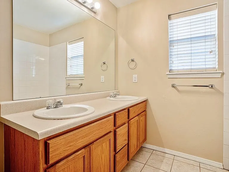 324 Belmont Dr — Photo 8