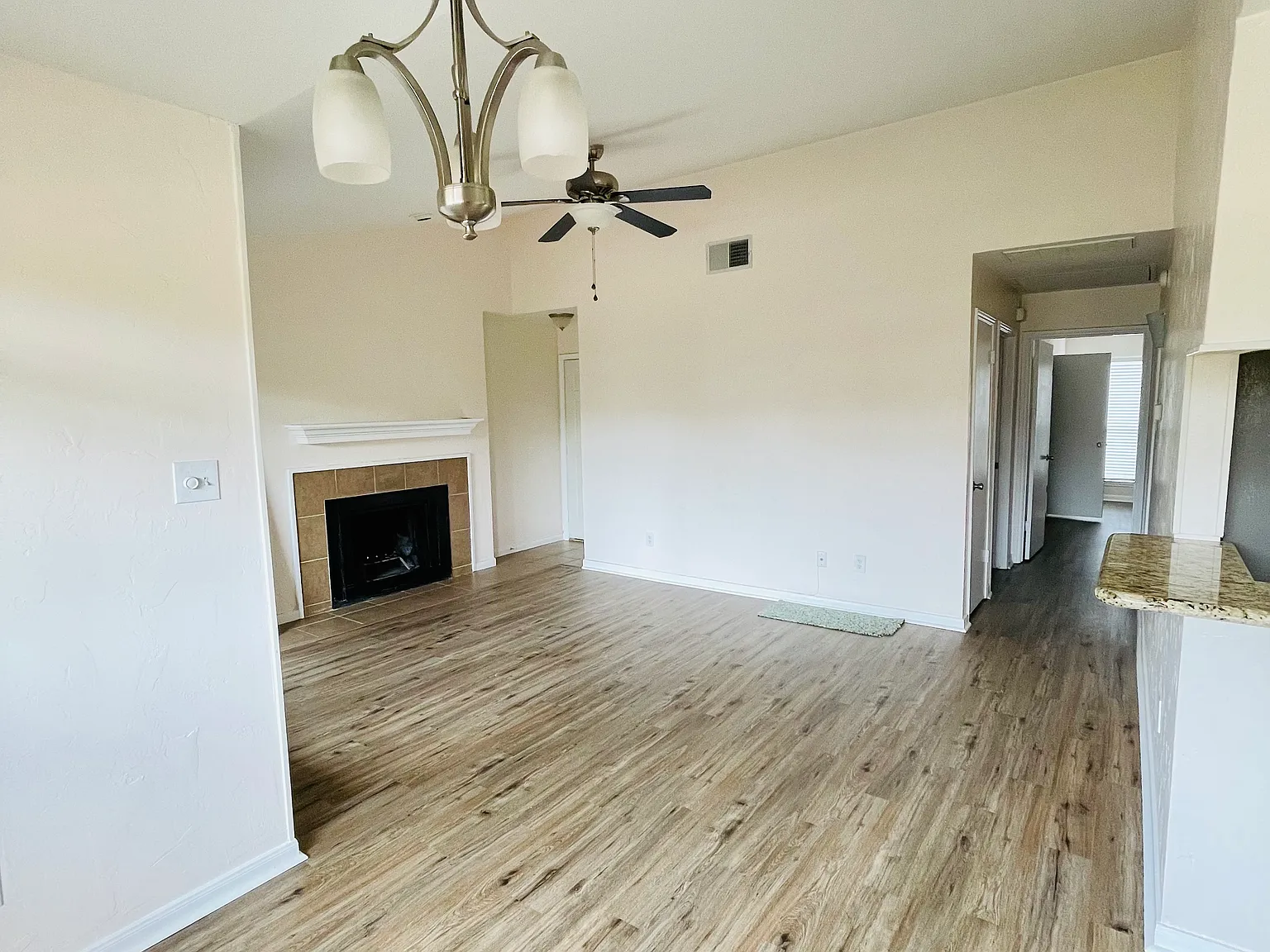 2 bed, 963 sqft, $1,450 — Photo 2