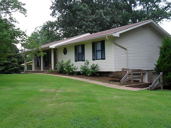 2nd image of 904 Huntington Cir