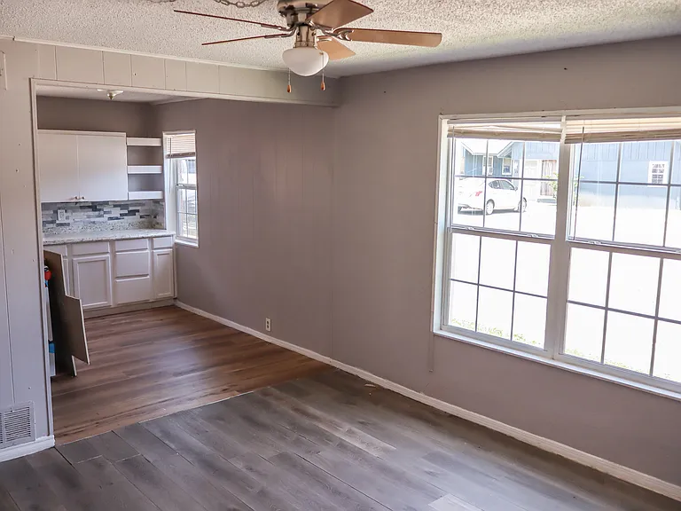 801 Roseanne St #15 — Photo 2